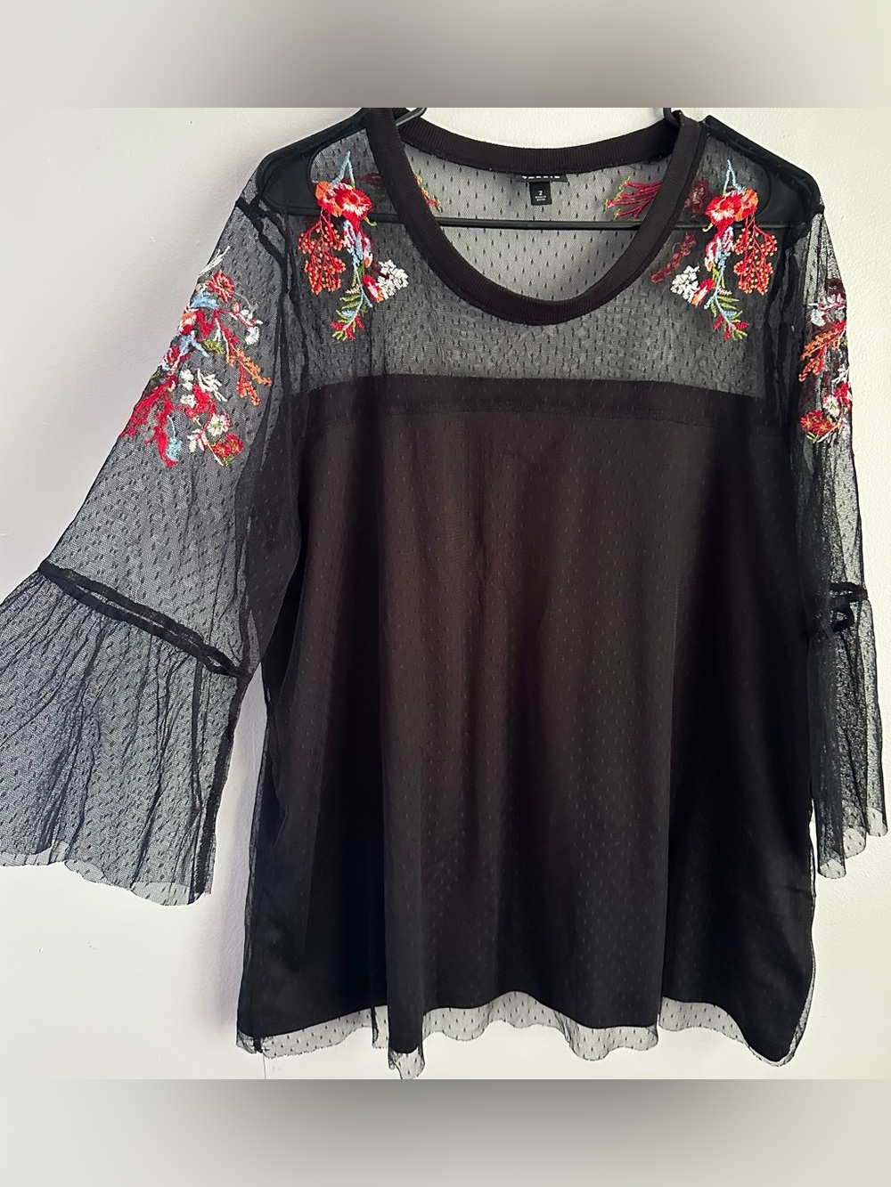 Torrid 2 mesh embroidered black top bell sleeve 2x women’s 2xl shirt - Picture 2 of 7